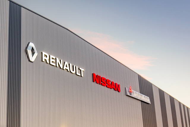 La Renault dopo il rimprovero di Zelensky lascia la Russia. E chiude la più grande fabbrica automobilistica del Paese