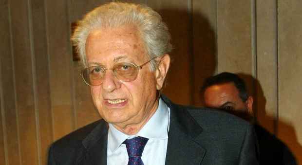 L'ex ministro dell'Istruzione: «La Azzolina può non piacere, ma va sostenuta»