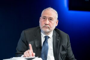 Joseph Stiglitz, premio Nobel per l’economia: “In Ue la politica di bilancio è troppo timida, c'è il rischio di crisi”