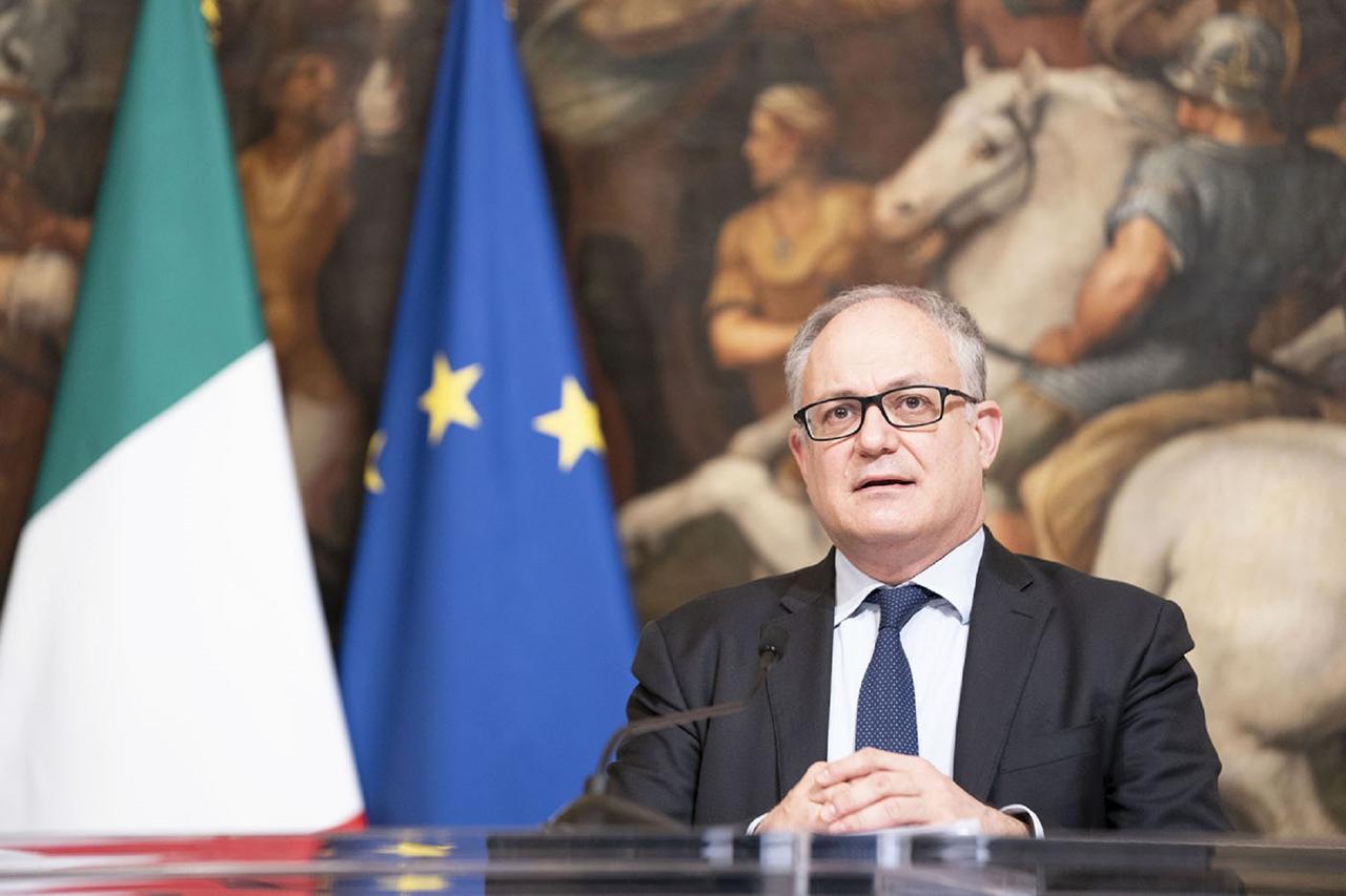 Gualtieri: «Un milione di domande per i contributi a fondo perduto»