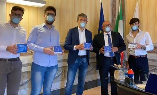 Dalle cravatte alle mascherine, la trasformazione di "Sartoria da Napoli"