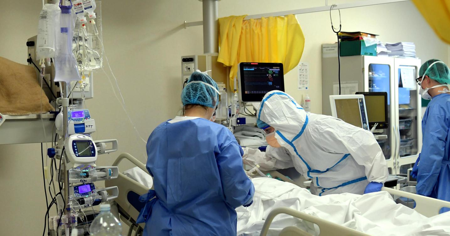 Nicolò Patroniti (dirigente Ospedale San Martino): «Una stanza per gli addii: ora i numeri lo consentono»