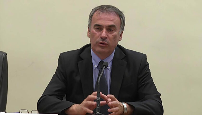 Ranieri Guerra: «Ho preso dei treni, la distanza sociale funziona bene»