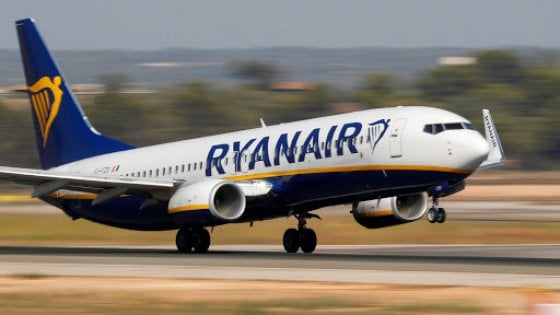 Ryanair taglia tutto, i posti di lavoro, le basi in Europa e gli stipendi di chi resta