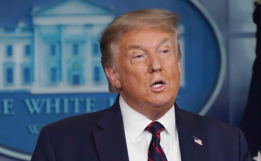 La retromarcia di Trump: «indossate la mascherina»