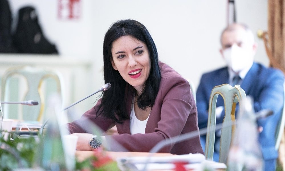 Scuola: arrivano 6 miliardi per banchi, edilizia e nuovi prof