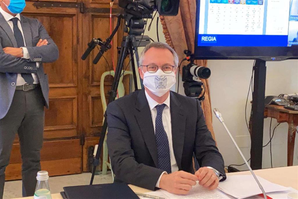Bonomi: Aprire fabbriche per vaccinare lavoratori e famiglie