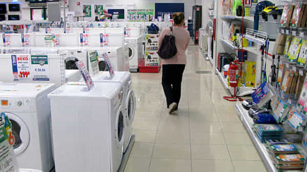 Codacons, ancora calo dei consumi, è un'ecatombe: «Il Governo intervenga»