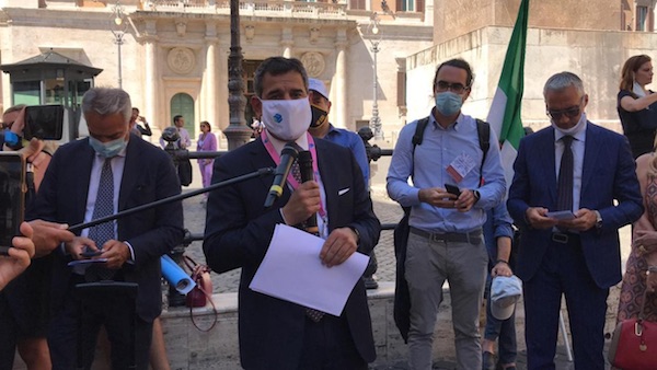 I professionisti under 40 scendono in piazza: «aiutateci o saremo spazzati via»