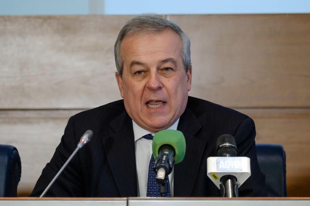 Franco Locatelli (presidente Consiglio superiore sanità): «Prudenza: il virus viaggia con gli asintomatici»
