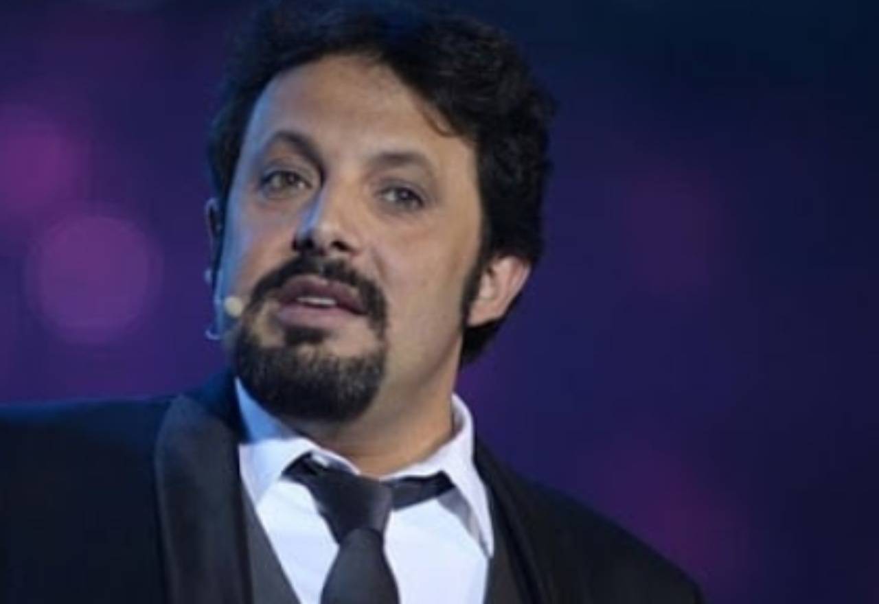 Enrico Brignano: «Ragazzi, non siete invincibili. Uscite con coscienza»