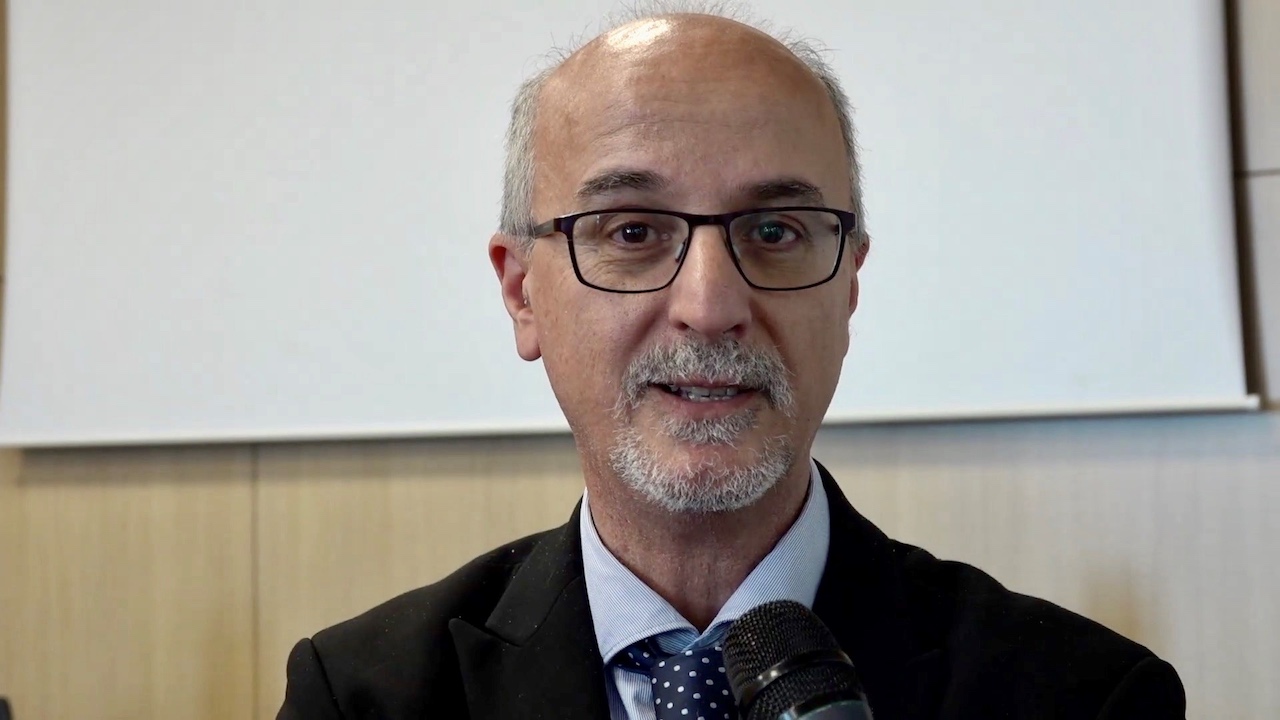 Pier Luigi Lopalco (docente Università del Salento): «Con questa influenza c'è una probabilità molto alta per tutti di ammalarsi, conviene vaccinarsi»