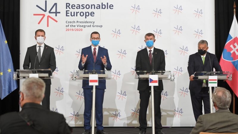 Recovery fund e paesi di Visegrad, l'analisi di Andrea Bonanni su 'Repubblica': «Il compromesso tra diritti e risorse»