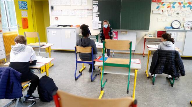 Covid-19, regole Iss: subito a casa gli studenti con sintomi