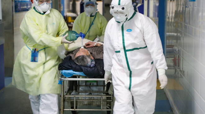 Medici e infermieri a rischio collasso