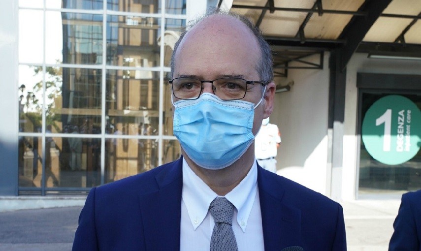 Nicola Magrini (Aifa): «Pochi screening per le varianti, ma molti vaccini: presto le donazioni ai Paesi più bisognosi»