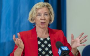 Cooke: «Tutti i vaccini autorizzati sono sicuri ed efficaci»