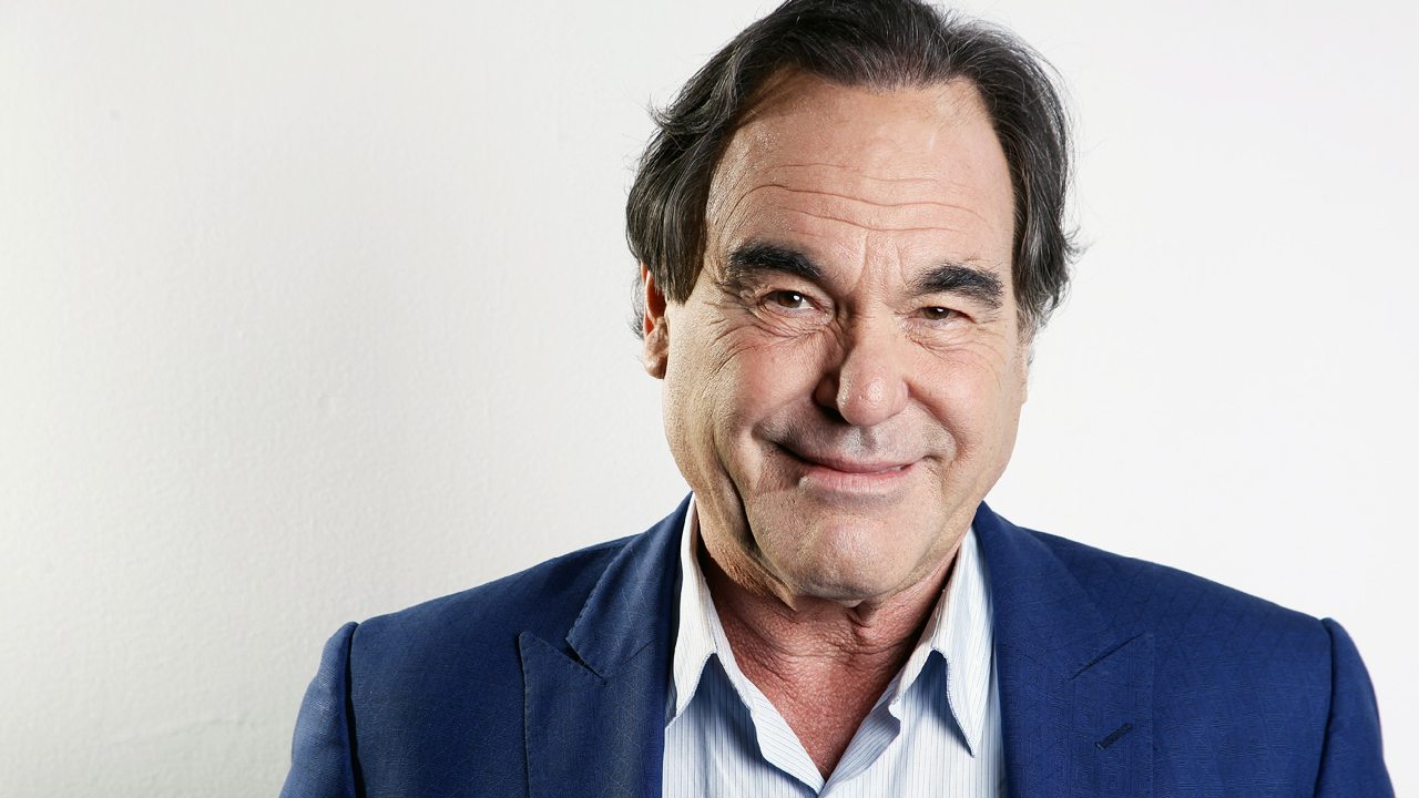 Oliver Stone (regista): «Ho ricevuto il vaccino Sputnik V. Non capisco perché sia ignorato nei paesi occidentali»