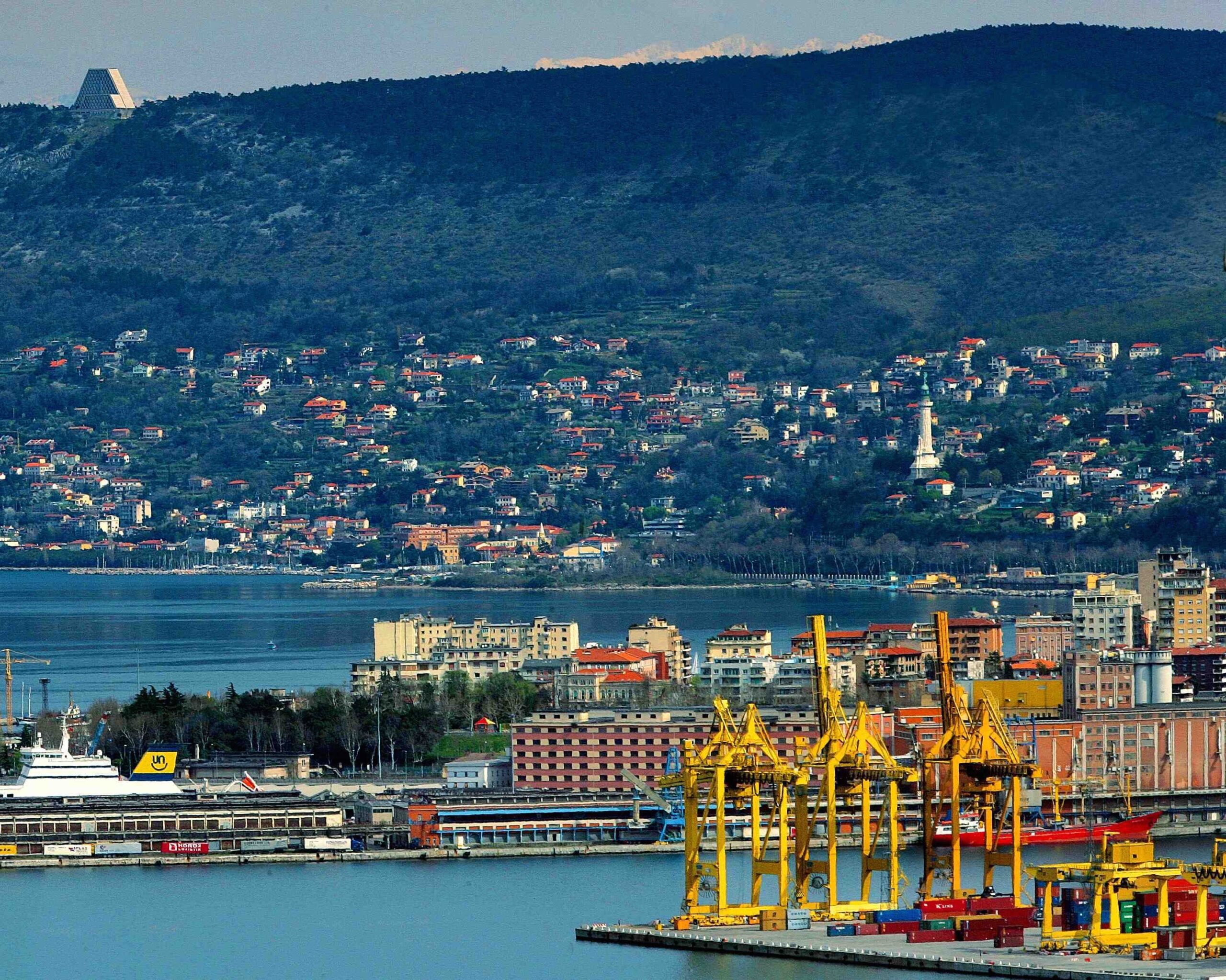 HHLA perfeziona acquisizione terminal PLT a Trieste