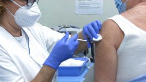 Con la fine del Covid sono finiti i maxi-guadagni dei big pharma | L’analisi