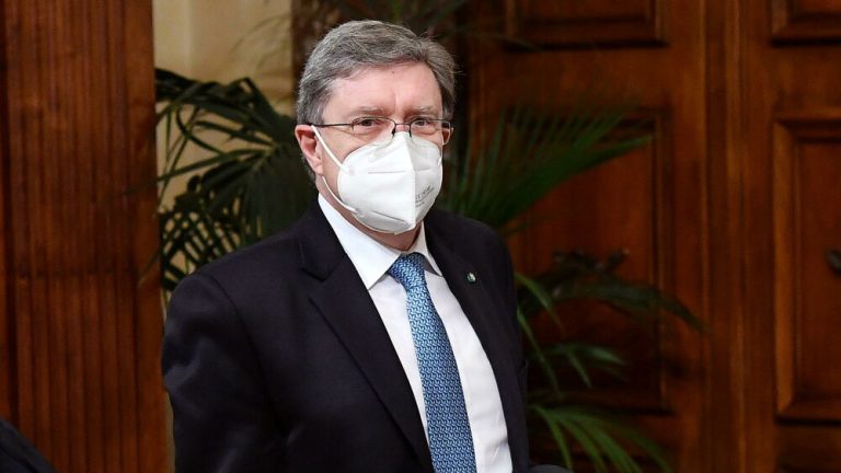 Enrico Giovannini (ministro Infrastrutture e mobilità sostenibili): «Motori termici: riduzione delle emissioni entro il 2030»