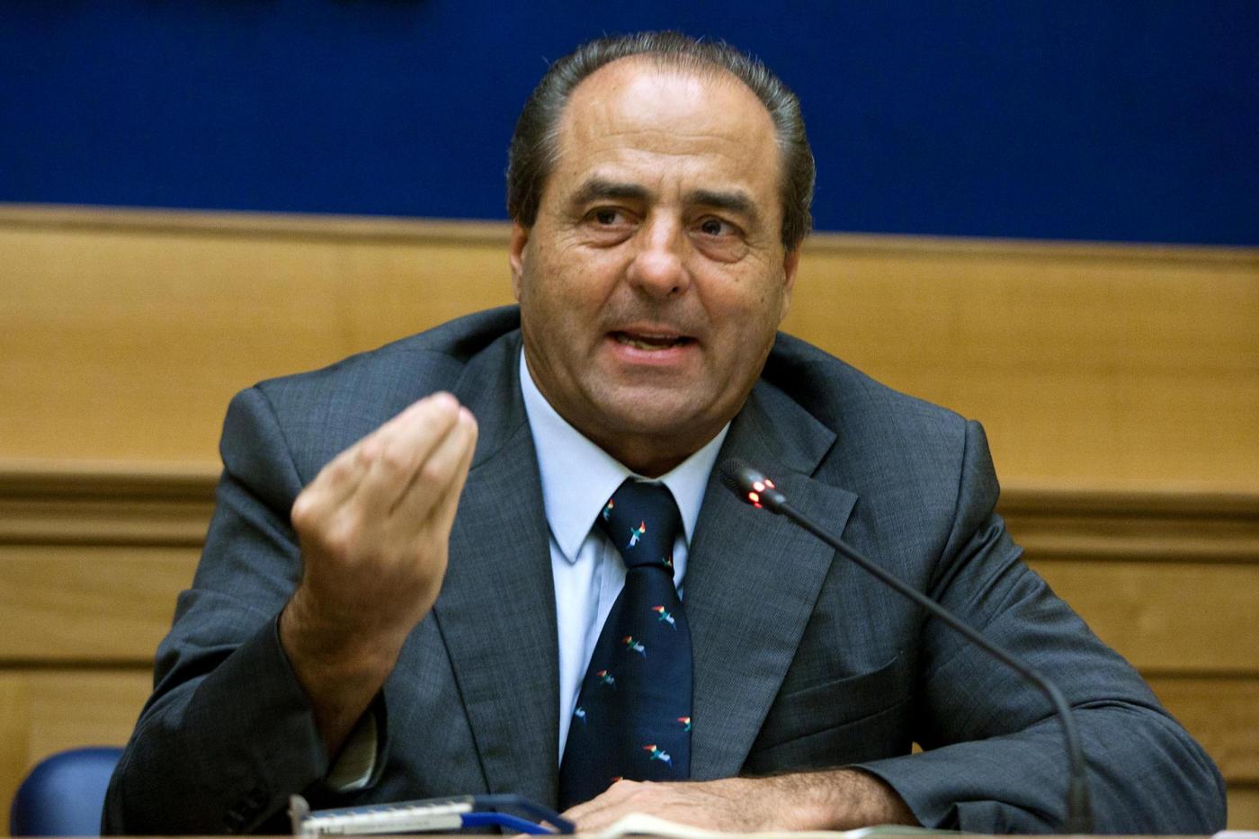 Di Pietro: «Vaccino prima ai magistrati? Un abuso»