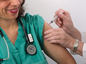 Entro il 2030 in arrivo il vaccino anticancro | Lo scenario