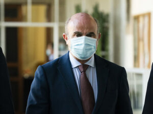 De Guindos:«Ondata di insolvenze tra le imprese un rischio»