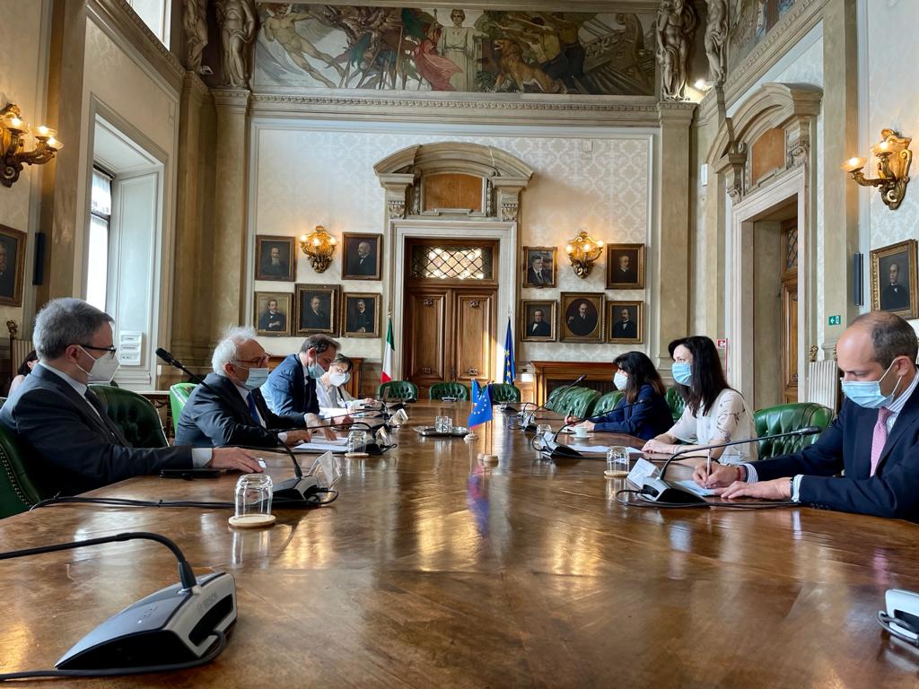 Incontro-Ministro-Bianchi-e-Commissaria-Europea-Gabriel