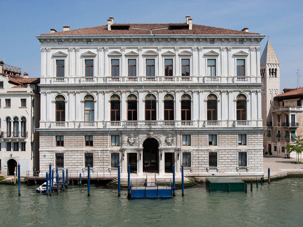 Palazzo Grassi riapre le sue porte al pubblico con "Hypervenezia"