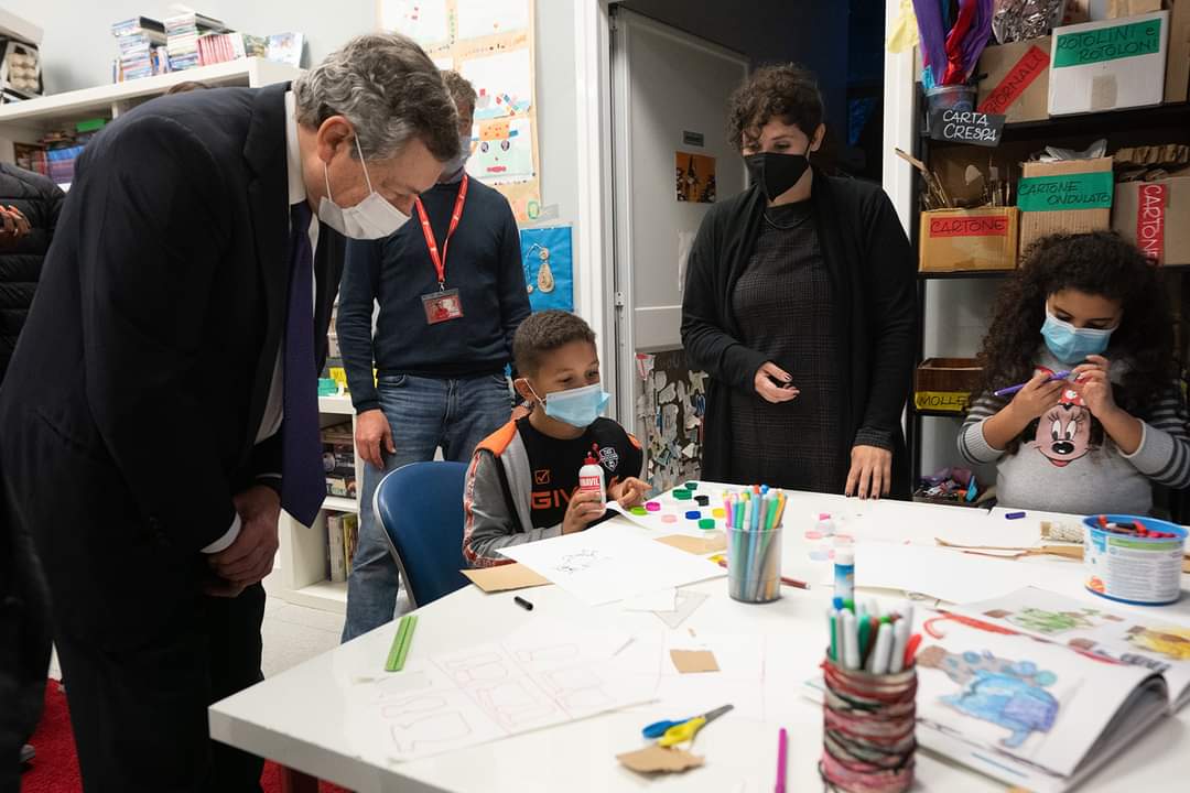 Draghi in visita a Save the Children