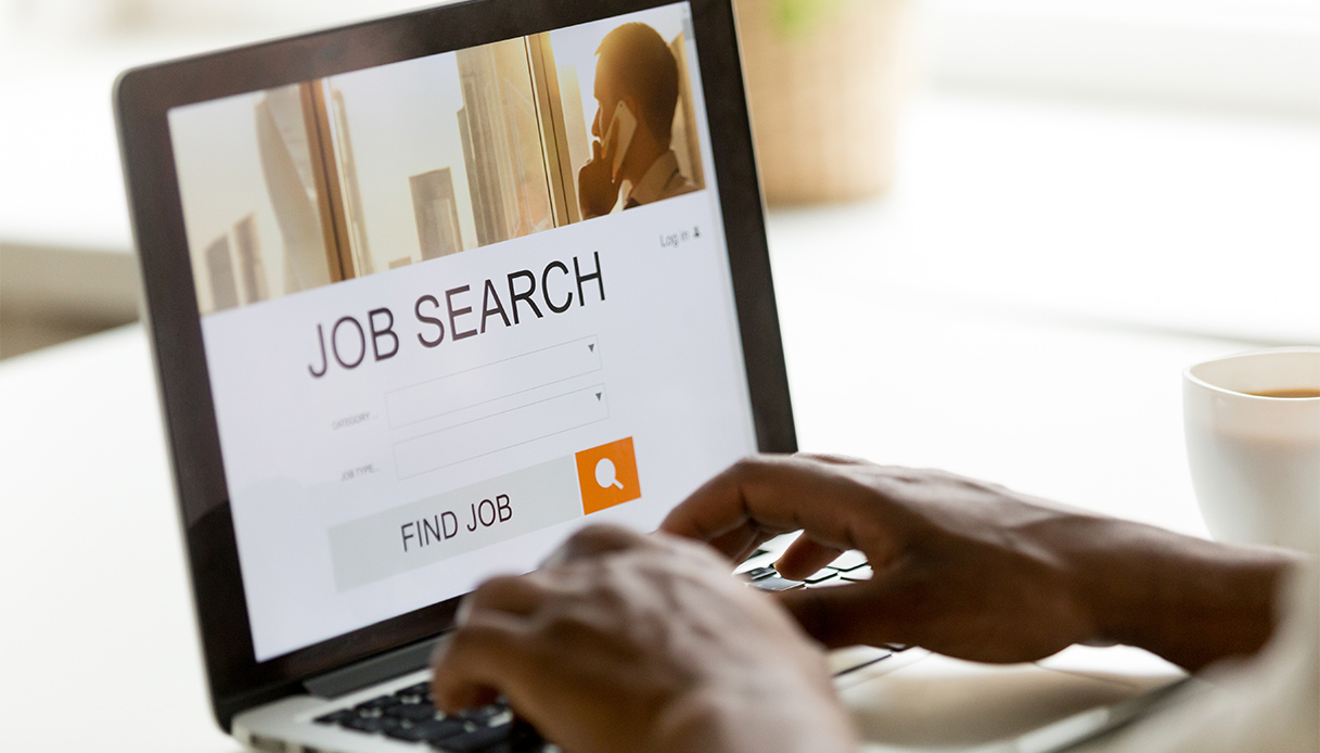 Sempre più cupo il futuro dei giovani europei: poco lavoro e salari bassi | L’analisi