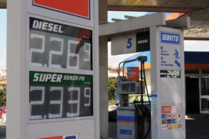 Prezzi: “caro pieno” sulle vacanze, Bolzano-Trapani 400 euro