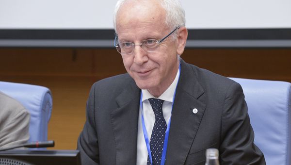 Giovanni Pirovano (presidente Banca Mediolanum): «La guerra peggio del Covid. Subito nuove garanzie pubbliche sui prestiti. Gli italiani tengono i soldi fermi sul conto»