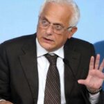 L’economista Vincenzo Visco: “Non è possibile eliminare le accise ma possono favorire la transizione verso combustibili meno inquinanti”