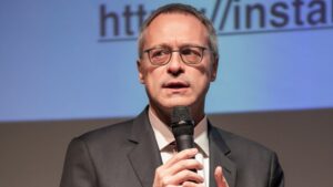 La richiesta del presidente Bonomi: “Sostenere gli investimenti delle imprese italiane più che di quelle estere”