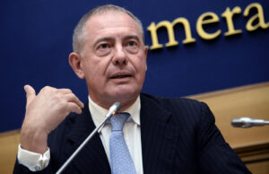 Il ministro Urso: “I tempi e i modi imposti dalla UE sull’elettrico non coincidono con la realtà”