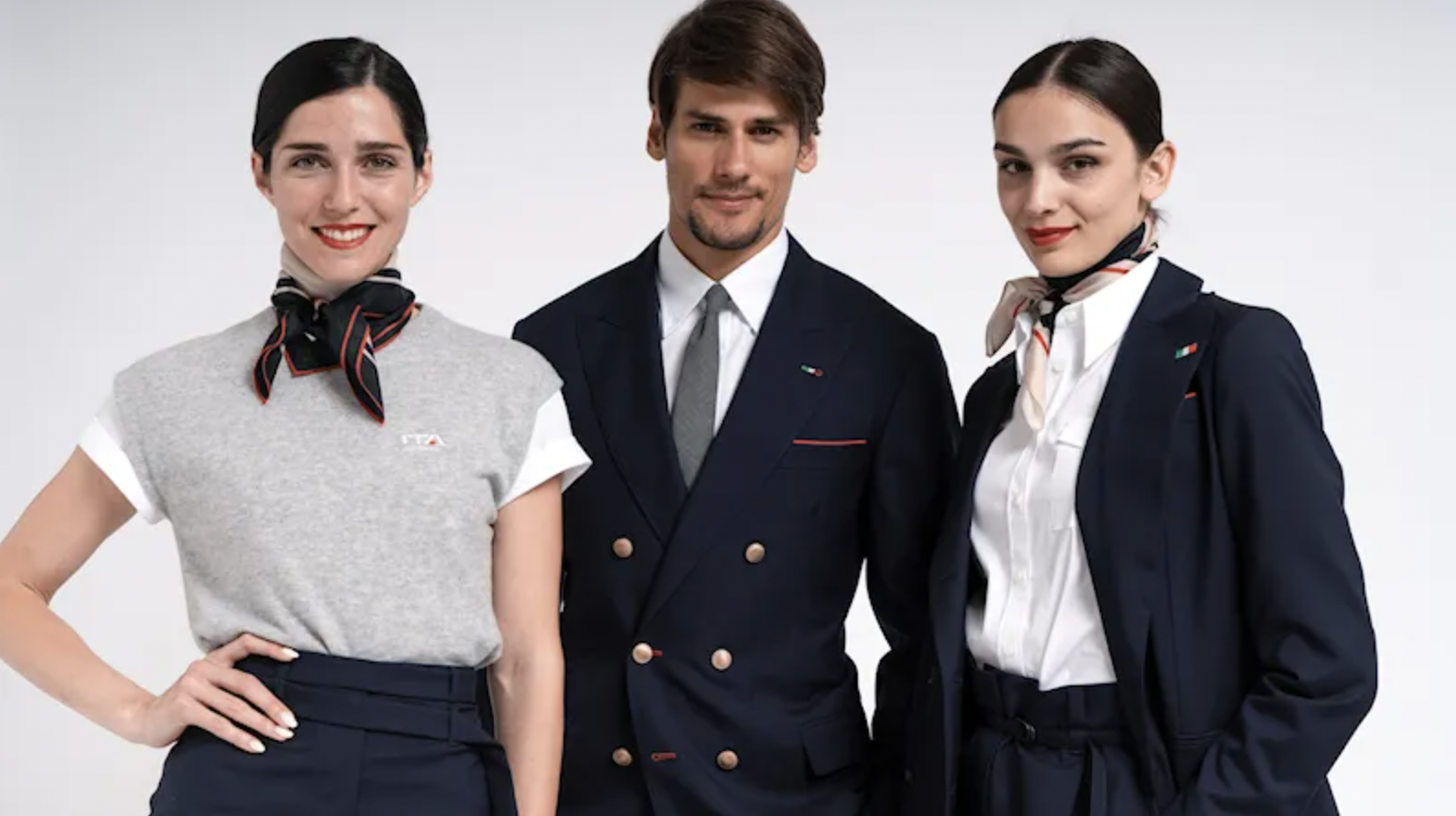 Ecco il galateo Ita per piloti e hostess: dalla barba ai tatuaggi | Il caso