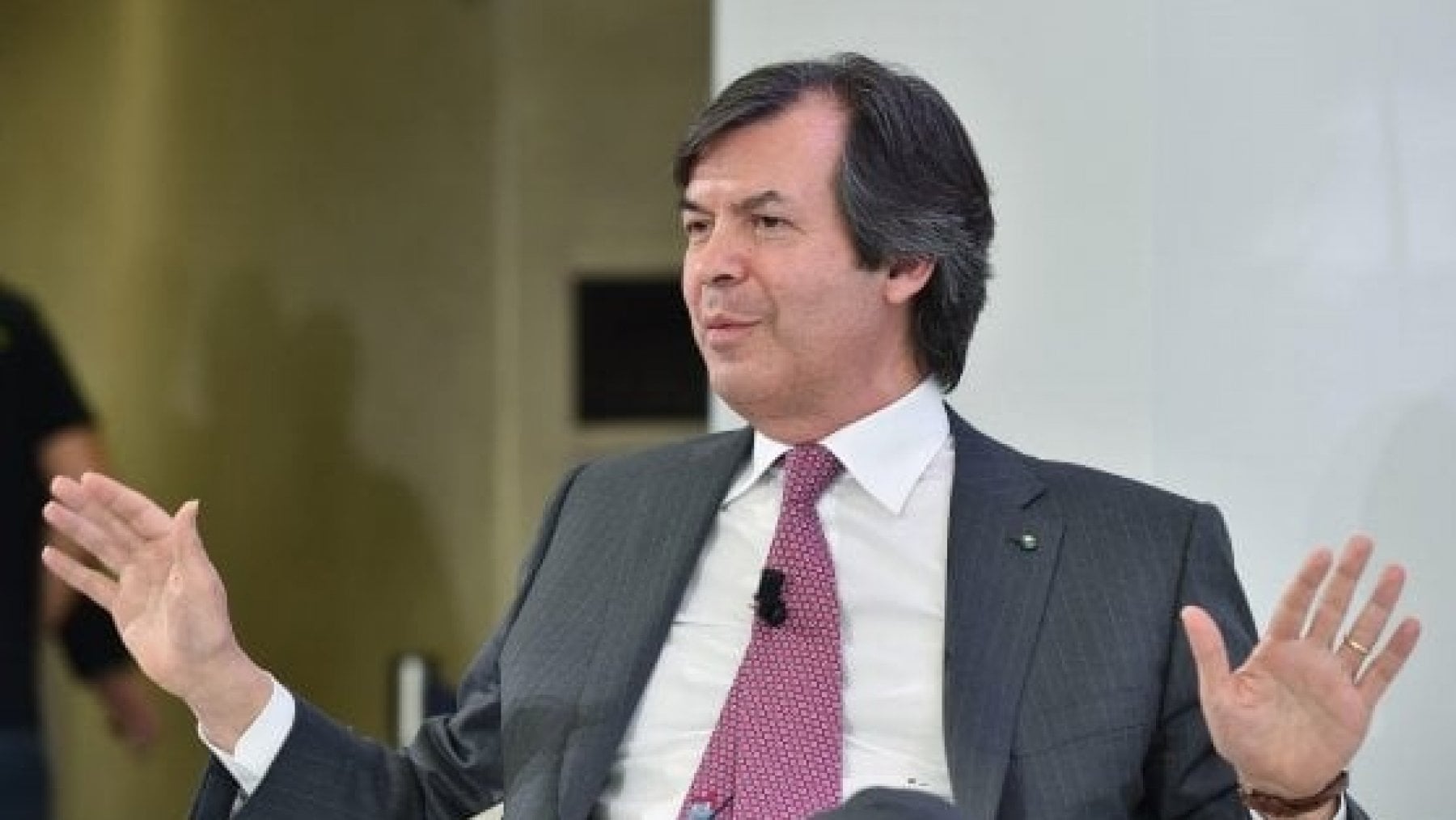 Carlo Messina, CEO Intesa Sanpaolo: “Mi aspetto uno o due aumenti dei tassi, poi la discesa nel 2024” | Lo scenario