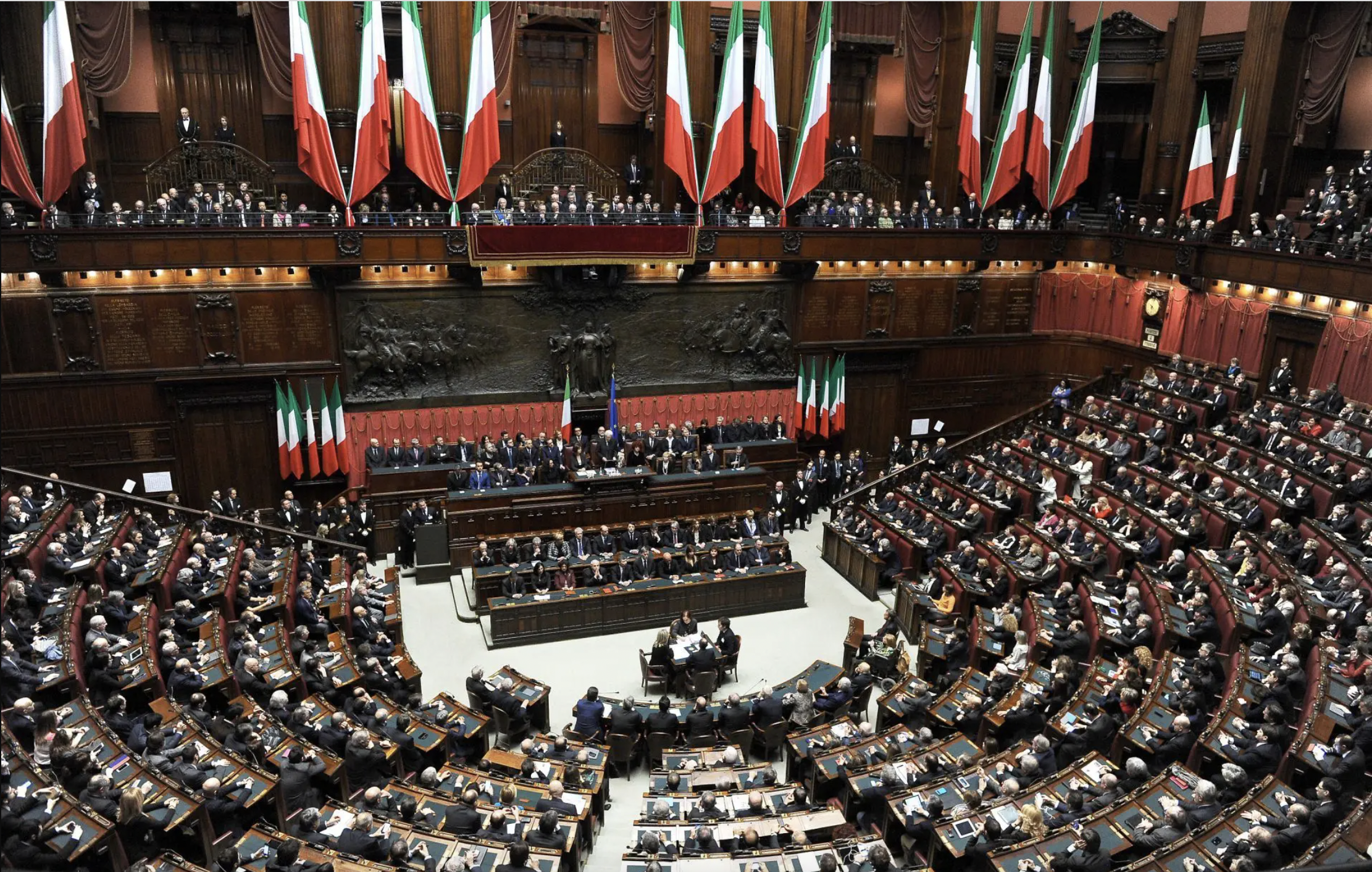 Lasciamo aperto il Parlamento | La provocazione di Montesquieu su La Stampa