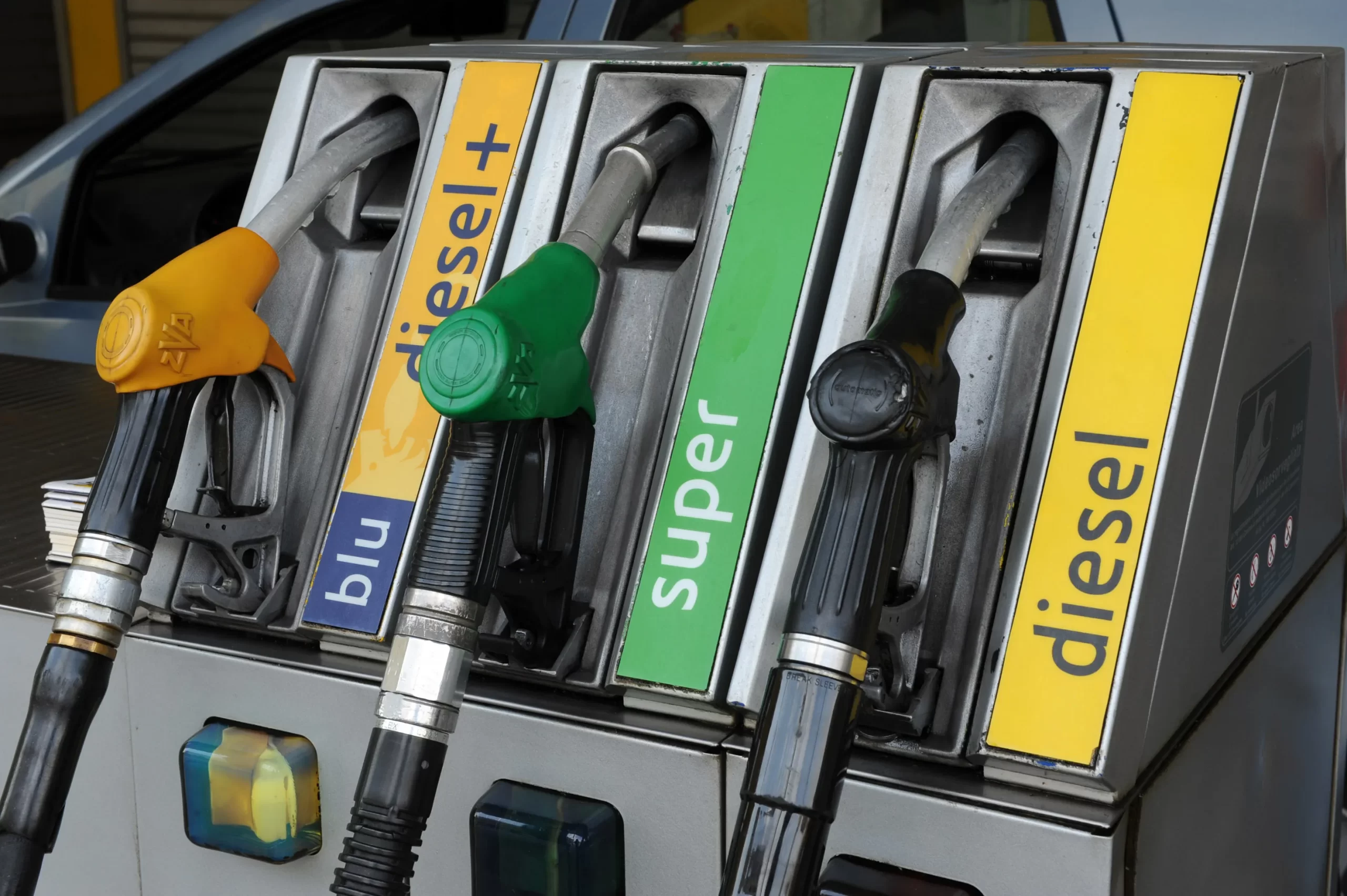 Ecco la mappa del caro-benzina, picchi in Puglia e Calabria | L’analisi