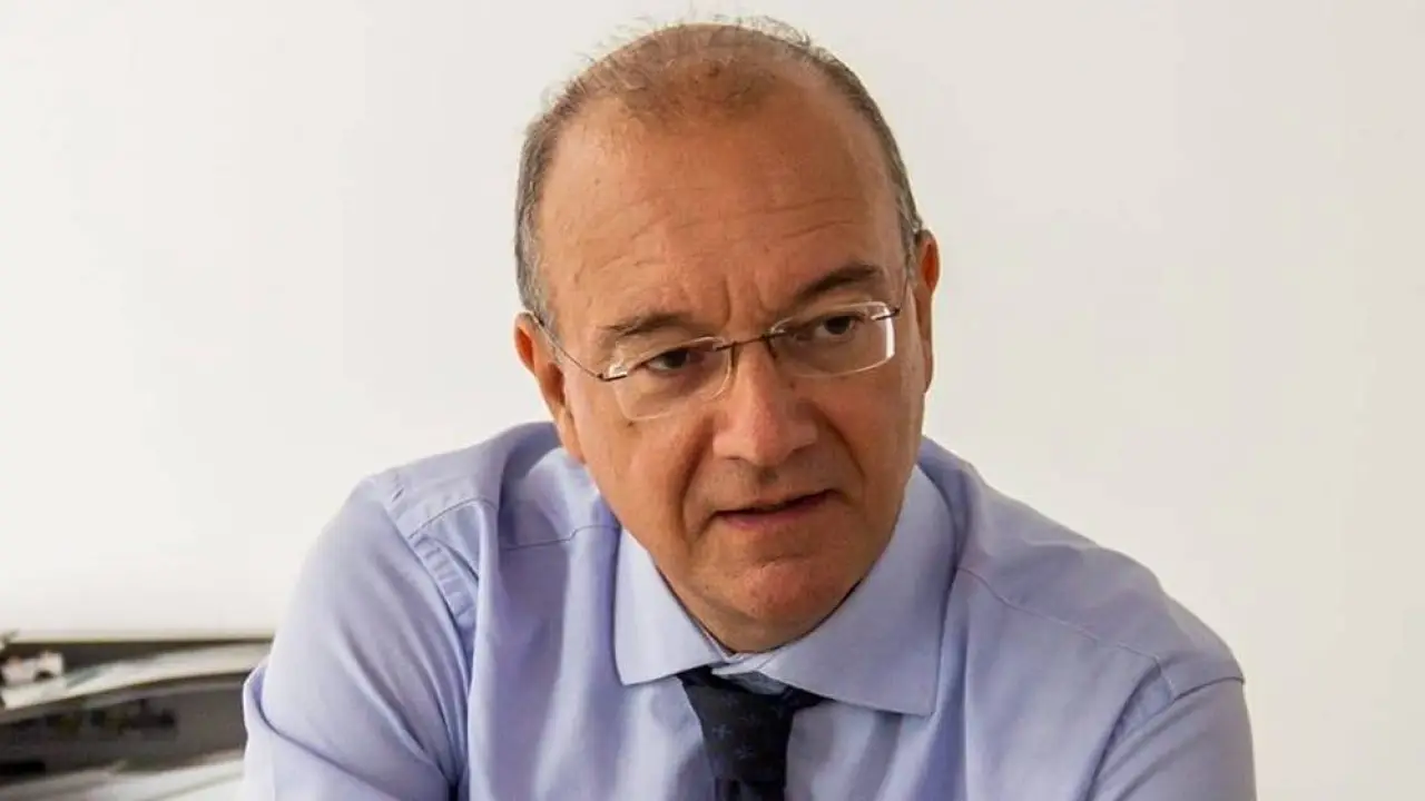 Giuseppe Valditara (ministro Istruzione): «A Natale daremo soldi freschi ai prof grazie al rinnovo del contratto»