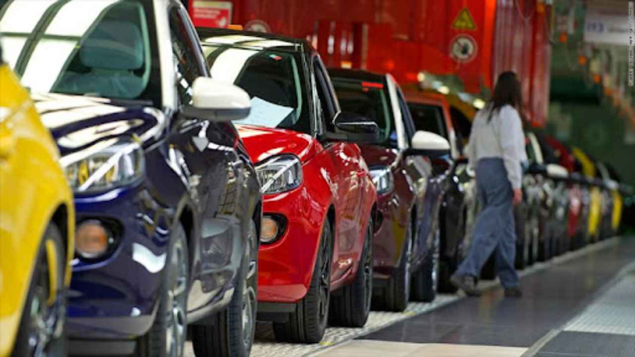 Servono nuovi incentivi per l’auto | L’analisi