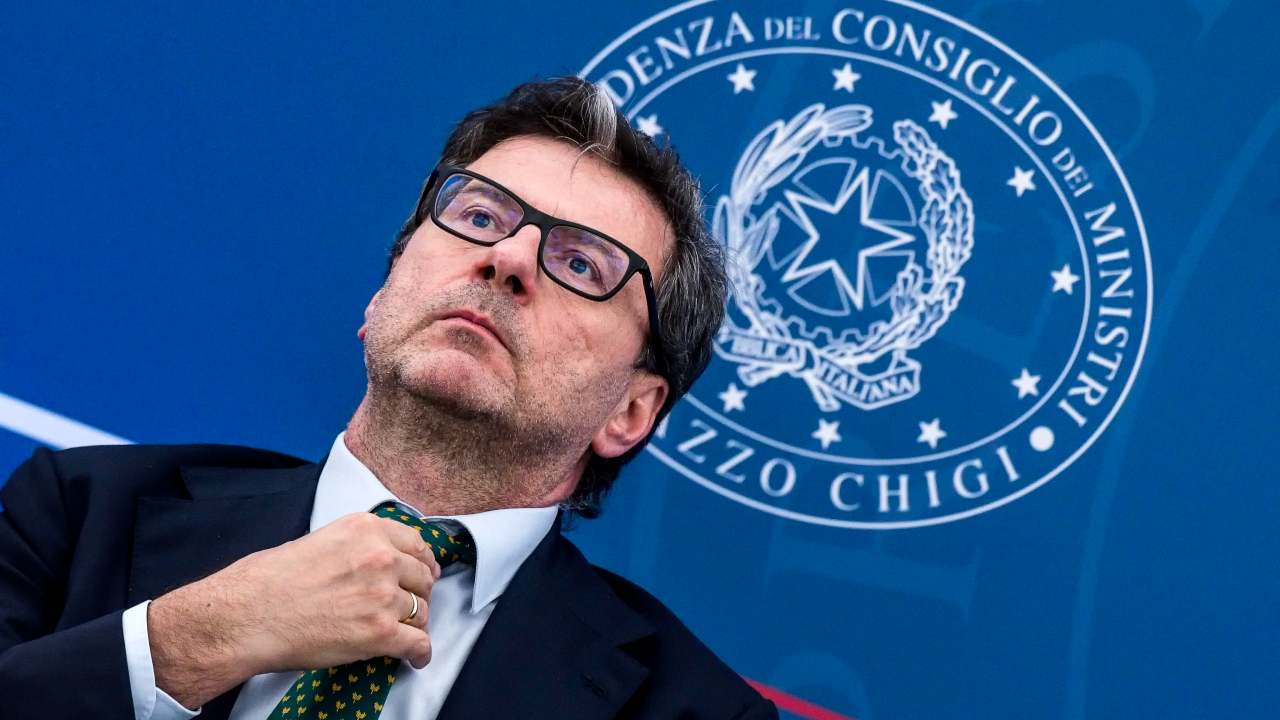 Giorgetti rassicura le agenzie di rating: “L’Italia è solida”
