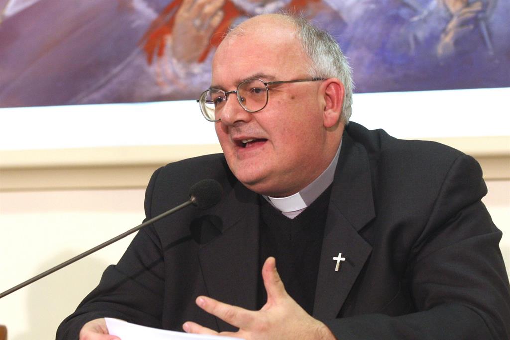 Mons. Gian Carlo Perego (presidente Migrantes): «Le partenze degli italiani superano gli arrivi dei migranti»