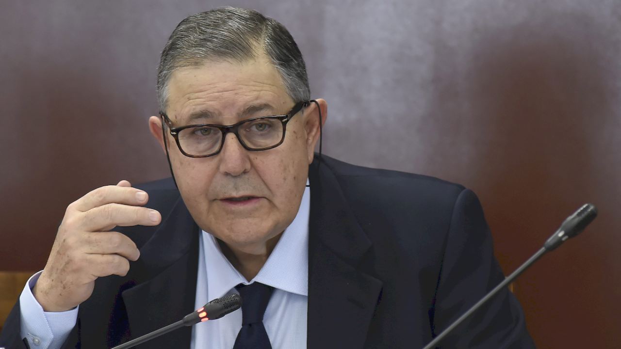 Ecco le sorpresine della manovra (che non riduce il debito) | L’analisi di Giampaolo Galli
