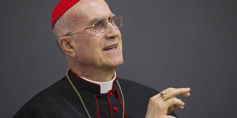 Cardinal Bertone: «Provai a far rinviare la rinuncia a Ratzinger»