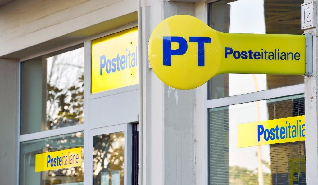 Poste Italiane vuole installare 1.400 impianti fotovoltaici entro il 2026 | Lo scenario