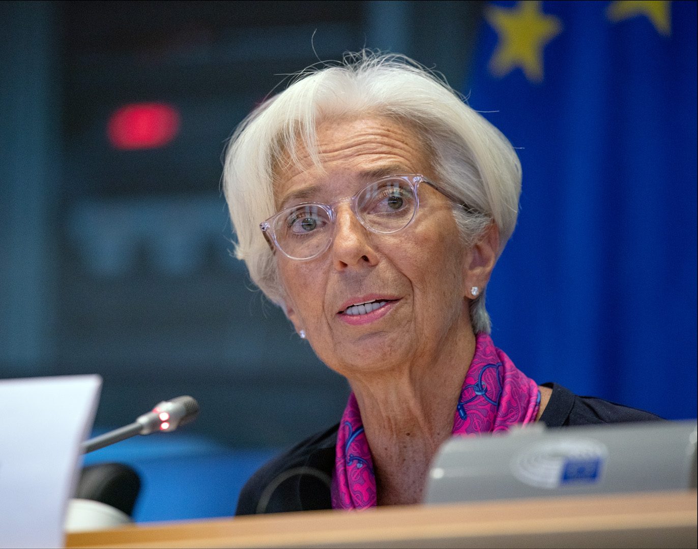 Lagarde gela le Borse: “I tassi resteranno alti finché serve” | Lo scenario