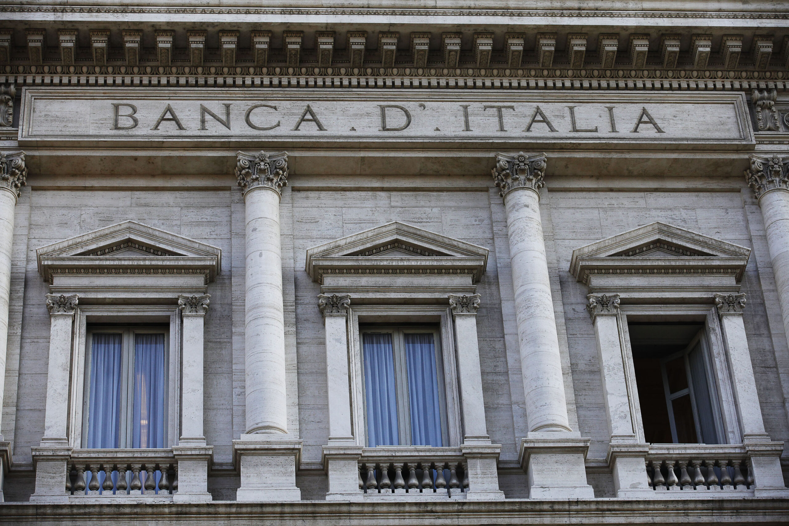 L’allarme di Banca d’Italia: “Sono peggiorate le valutazioni delle imprese sull’economia” | Il documento